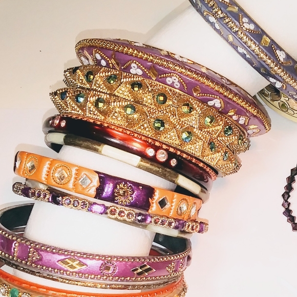 Vintage Accessories - Multiple bangles and necklace